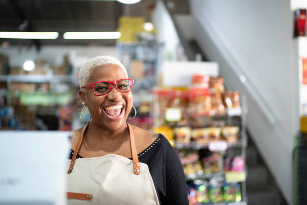 Female Cashier Needed at Polymathson Consulting